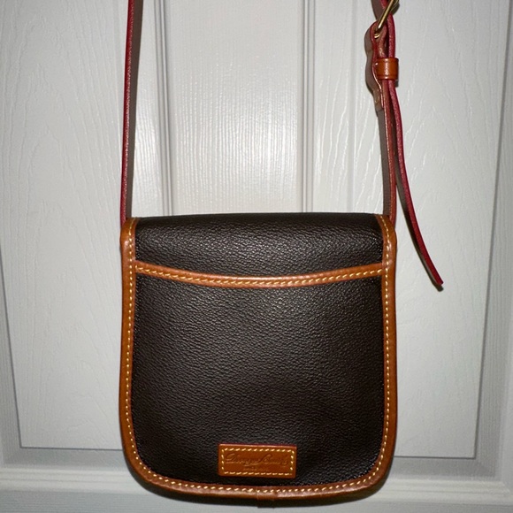 Classic Dark Brown and Tan Leather Crossbody Dooney & Bourke Bag - Picture 3 of 6